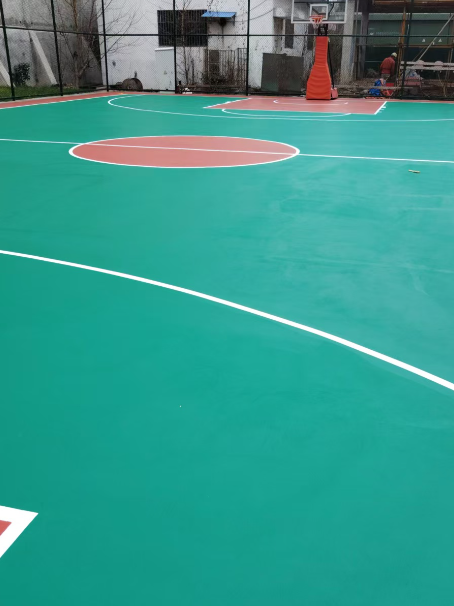 柳江 球场长期使用易出现地面开裂