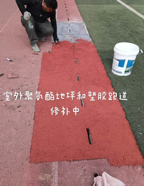 柳江球场地面翻新维修，核心是先诊断破损